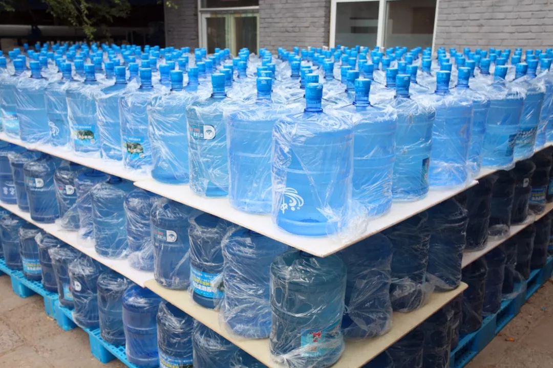 門頭溝礦泉水廠免費送桶裝水！40斤一桶，輕松拎走！